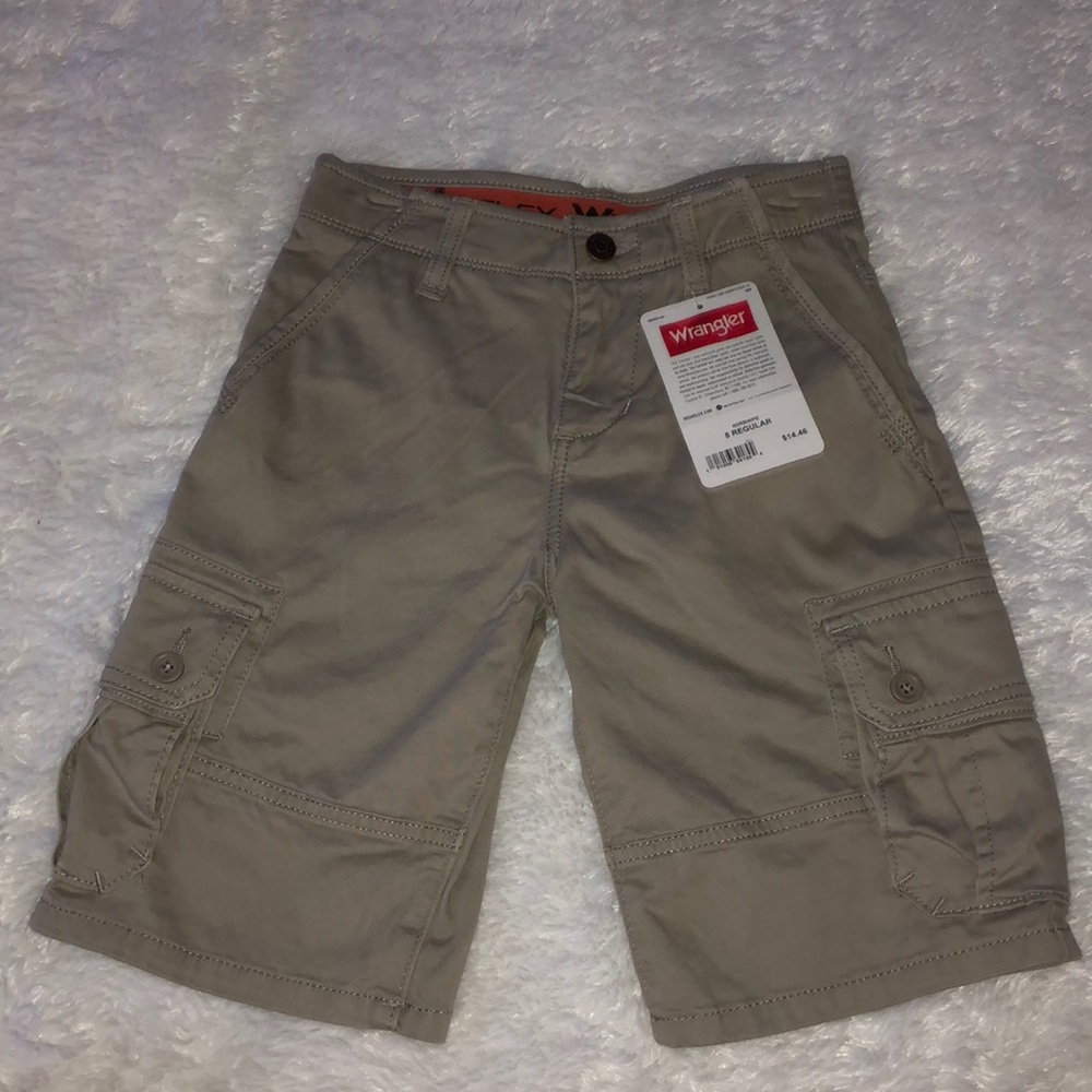 Boys size 8 wrangler cargo shorts